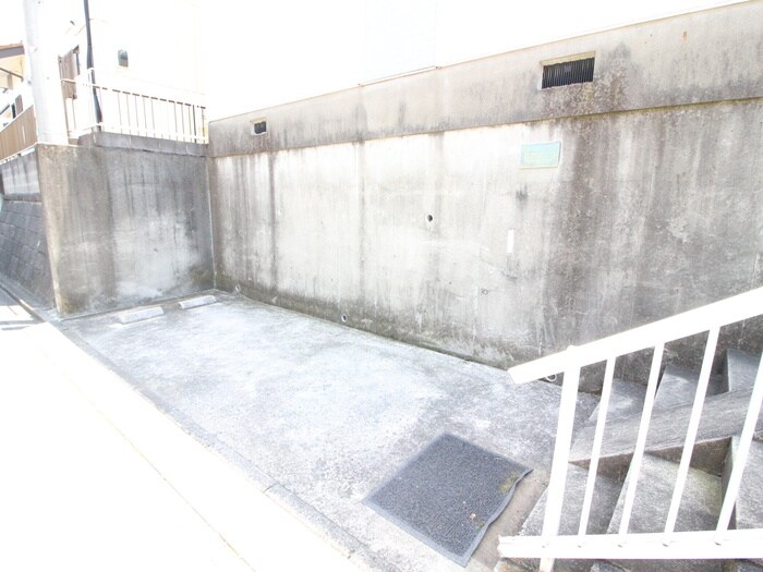 物件外観写真2　(駐車場)