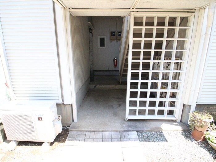 物件外観写真5　(エントランス部分)