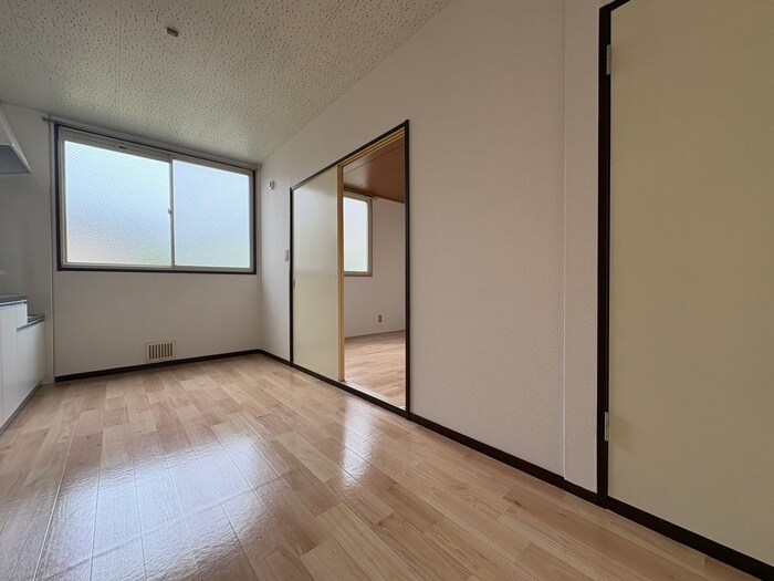 物件内観写真10　(居室)