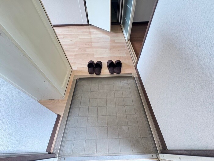 物件内観写真16　(玄関)
