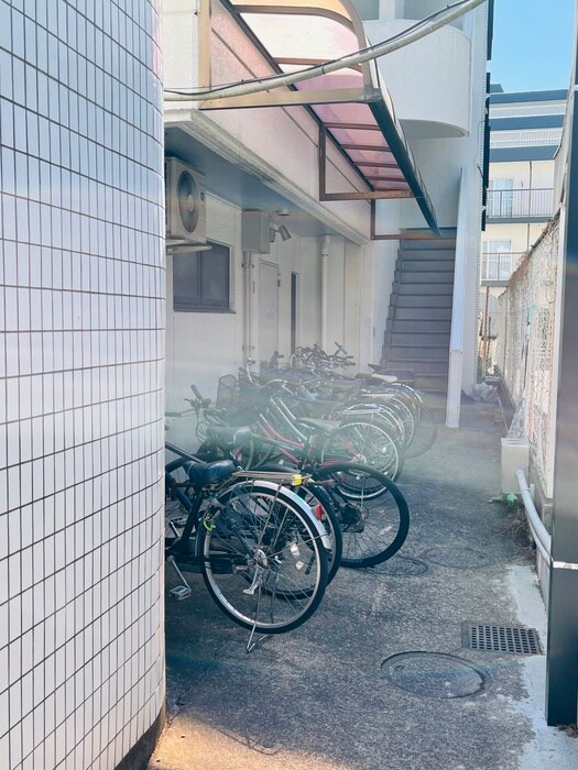 物件外観写真6　(駐輪場)
