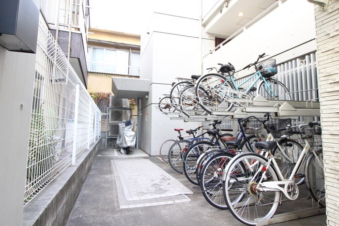 物件外観写真4　(駐輪場)