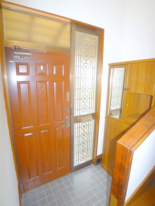 物件内観写真12　(玄関)