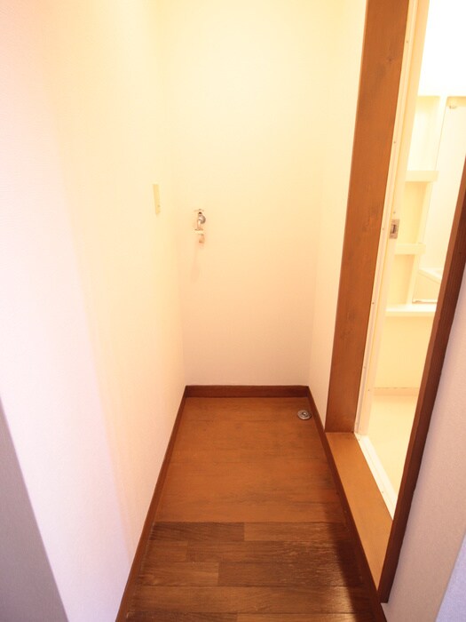 物件内観写真13　(洗濯機置場)