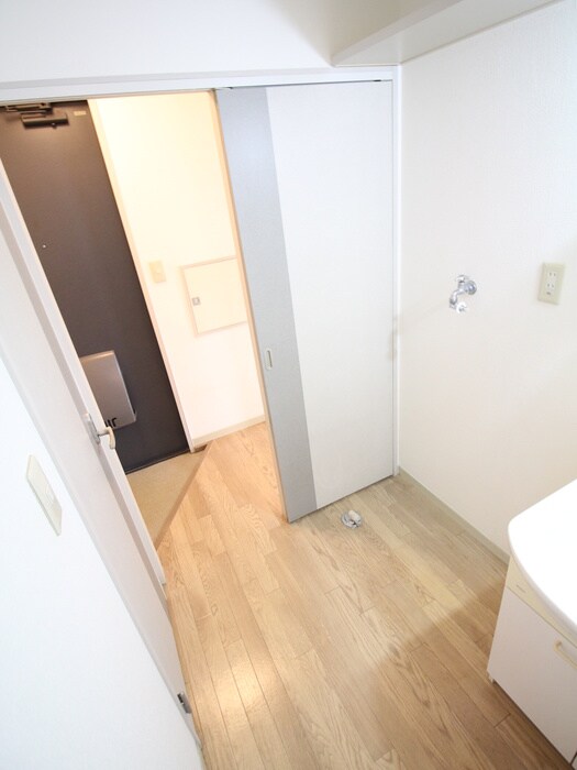 物件内観写真8　(洗濯機置場)