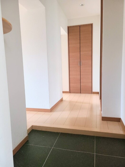 物件内観写真6　(玄関)