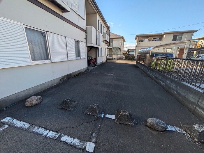 物件外観写真5　(駐車場)