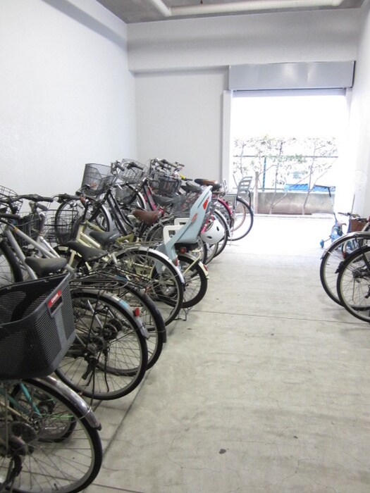 物件外観写真4　(駐輪場)