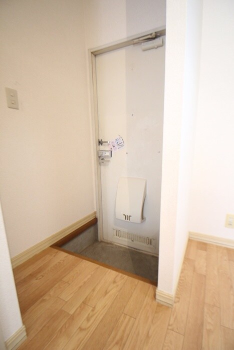 物件内観写真7　(玄関)