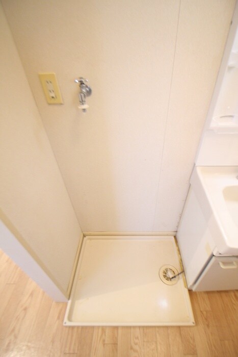 物件内観写真12　(洗濯機置場)