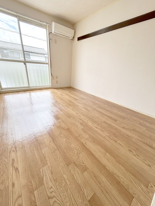 物件内観写真6　(室内からの展望)