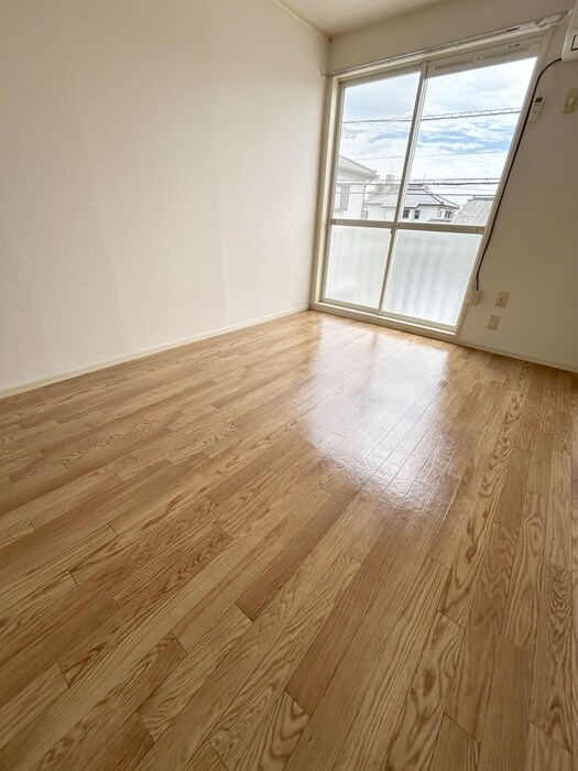 物件内観写真8　(室内からの展望)