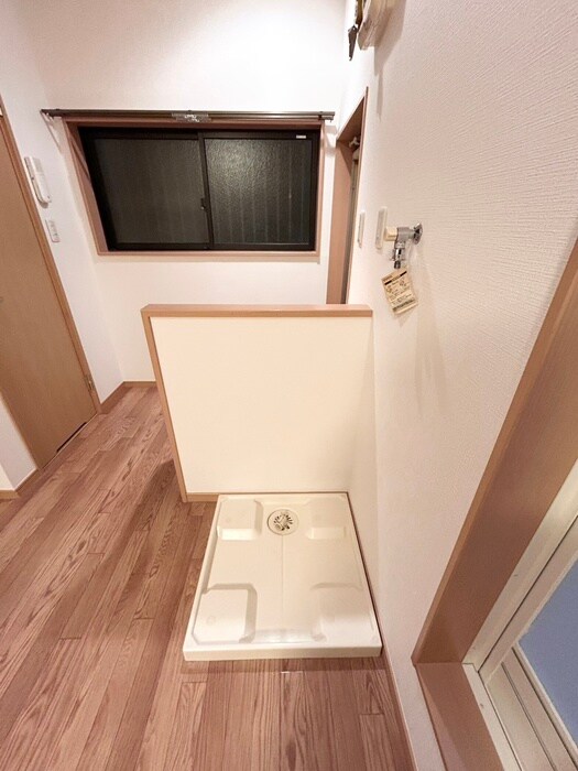 物件内観写真11　(洗濯機置場)