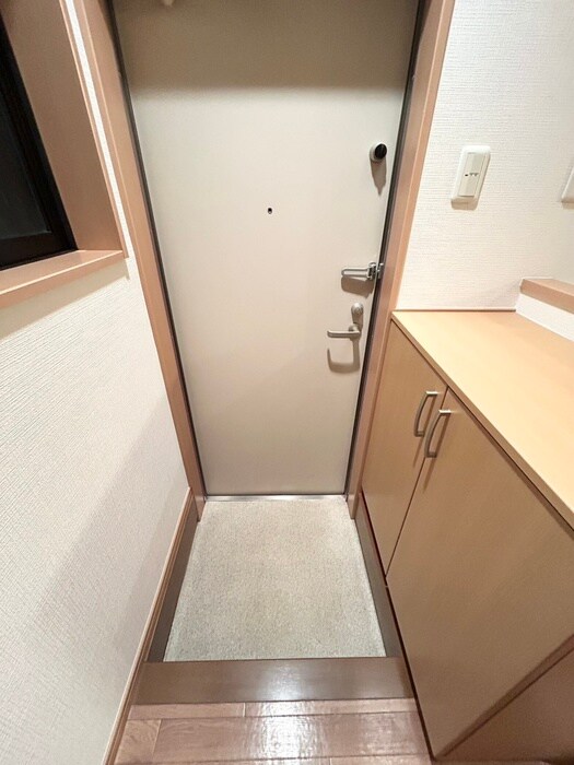 物件内観写真12　(玄関)