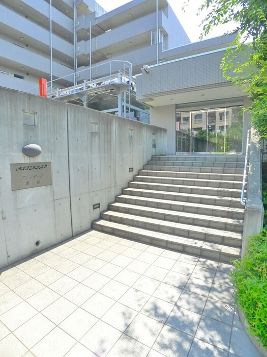 物件外観写真2　(エントランス部分)