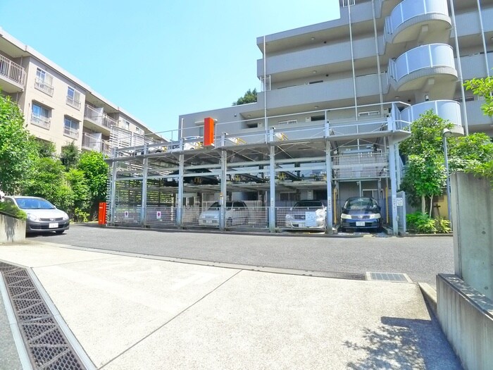 物件外観写真4　(駐車場)