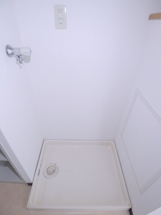 物件内観写真13　(洗濯機置場)