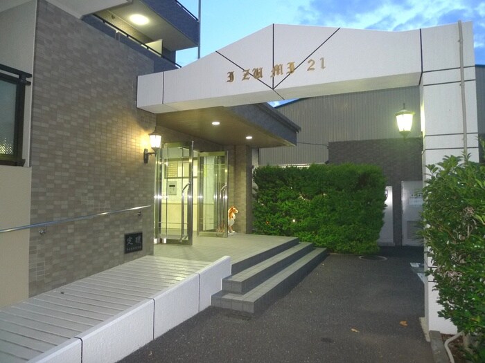 物件外観写真2　(エントランス部分)