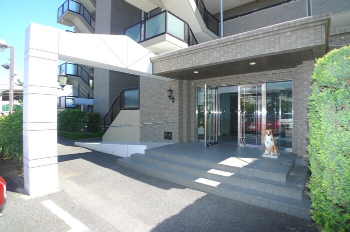 物件外観写真4　(エントランス部分)