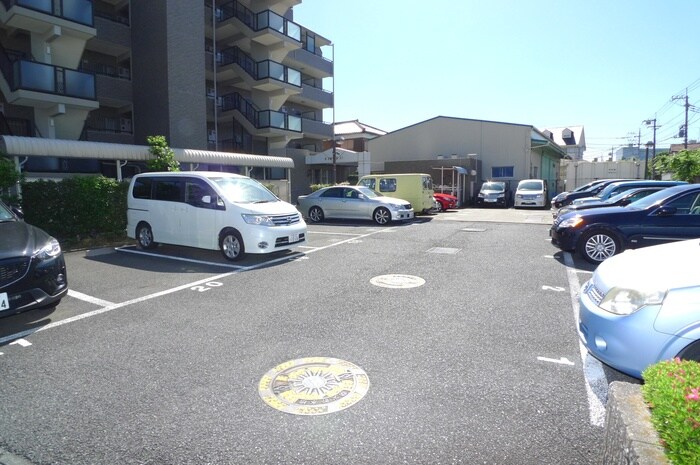 物件外観写真5　(駐車場)