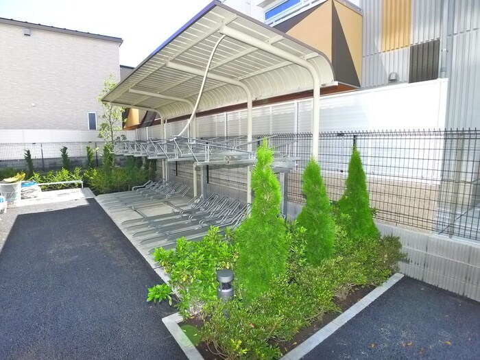 物件外観写真3　(駐輪場)