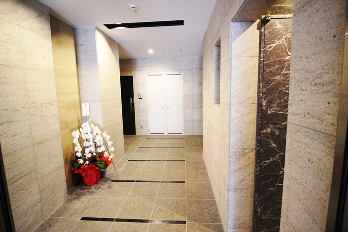 物件外観写真2　(エントランス部分)