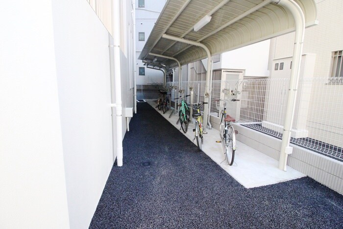 物件外観写真3　(駐輪場)