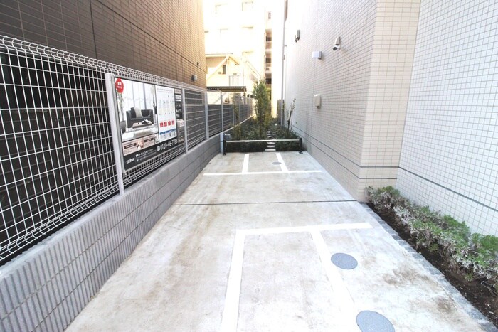 物件外観写真5　(バイク置き場)