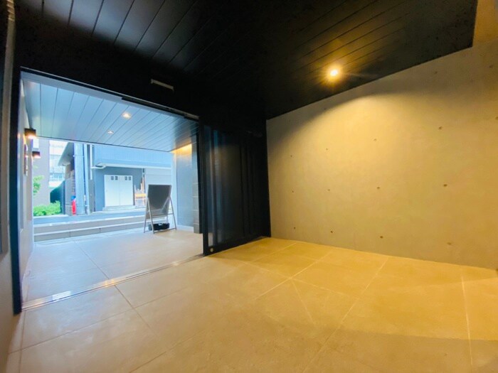 物件外観写真4　(エントランス部分)