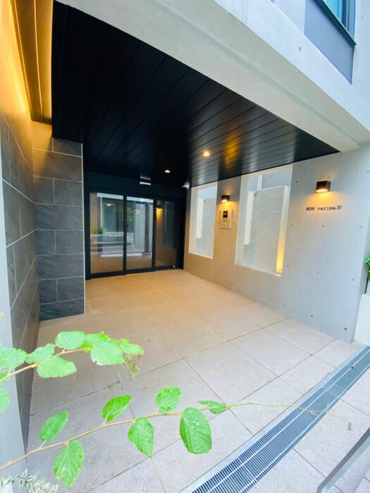 物件外観写真5　(エントランス部分)