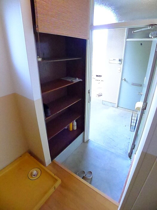 物件内観写真16　(玄関)