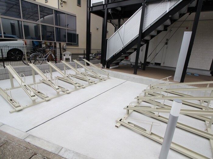 物件外観写真3　(駐輪場)