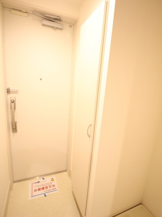 物件内観写真16　(玄関)