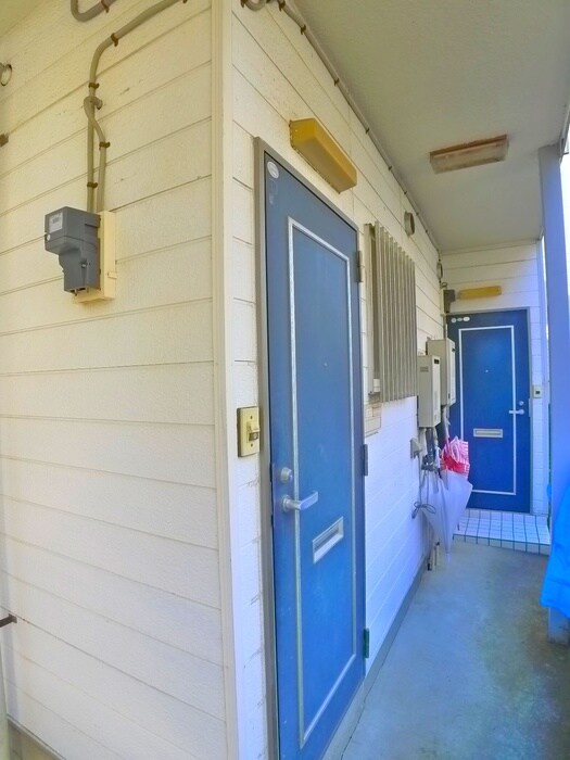 物件外観写真3　(エントランス部分)