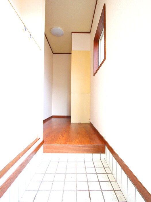 物件内観写真10　(玄関)