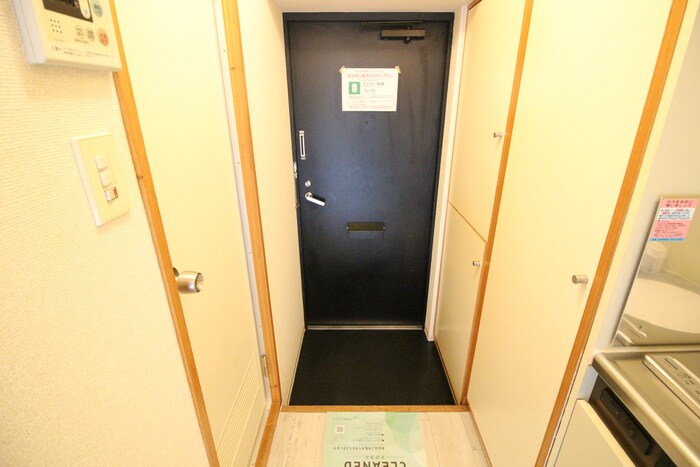 物件内観写真16　(玄関)