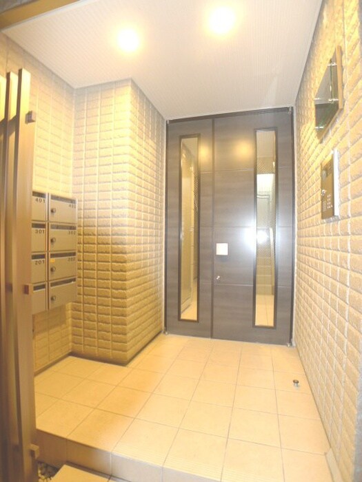 物件外観写真5　(エントランス部分)