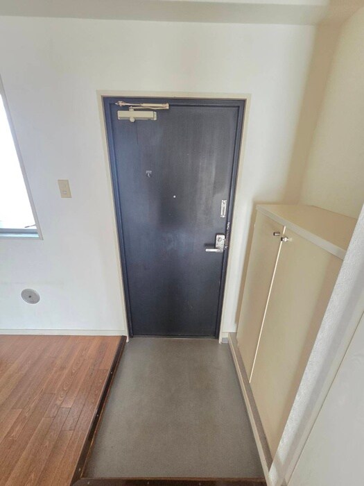 物件内観写真7　(玄関)