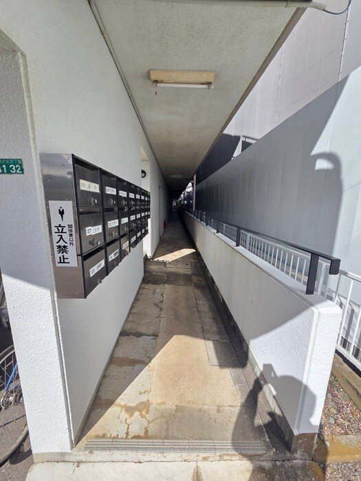 物件外観写真4　(エントランス部分)