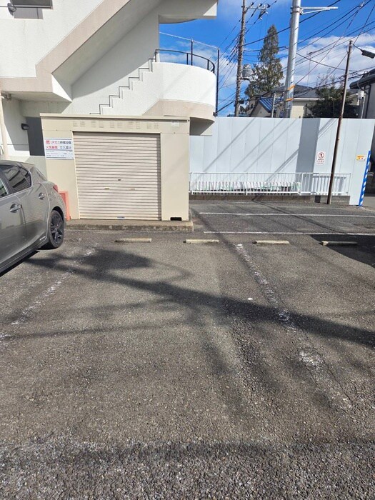 物件外観写真5　(駐車場)