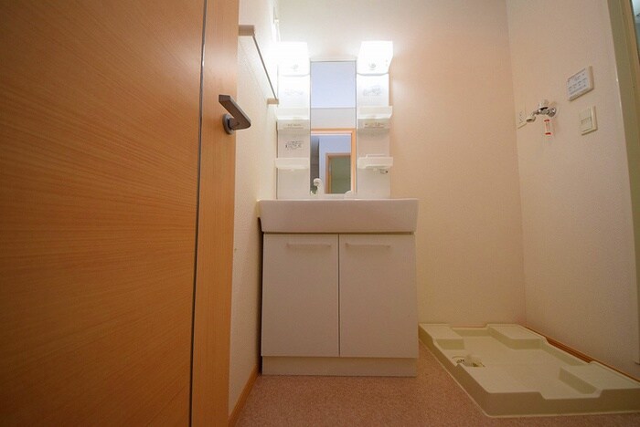 物件内観写真14　(洗濯機置場)