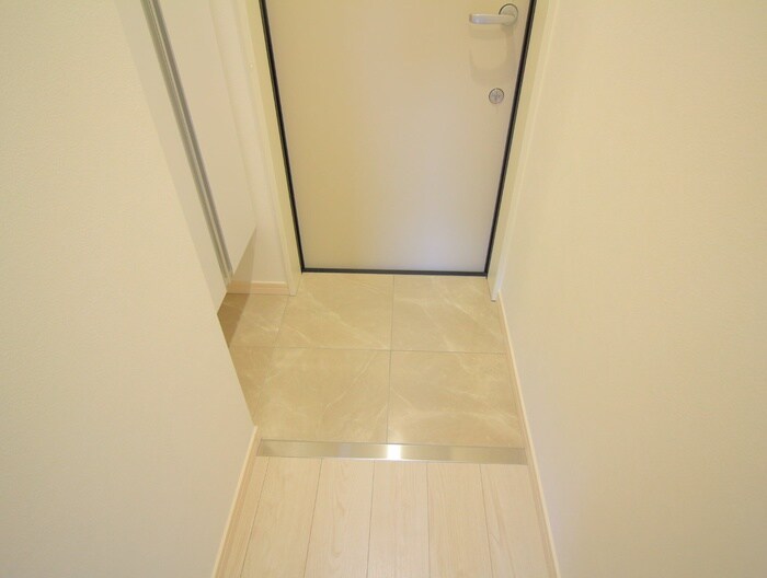 物件内観写真16　(玄関)