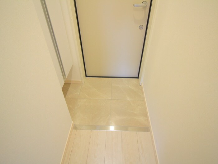 物件内観写真16　(玄関)