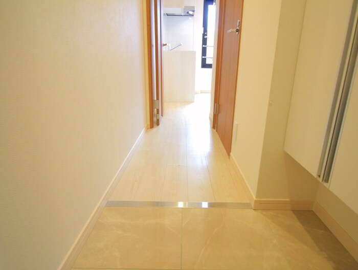 物件内観写真17　(廊下)