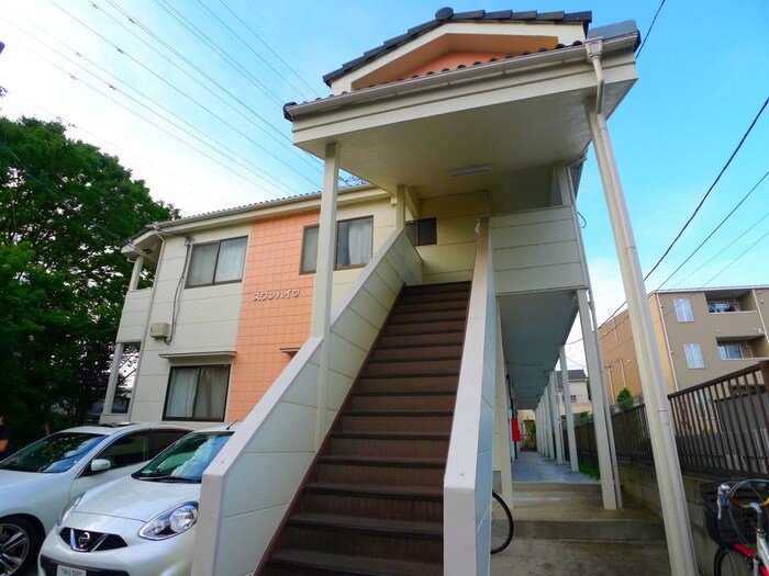 物件外観写真2　(エントランス部分)