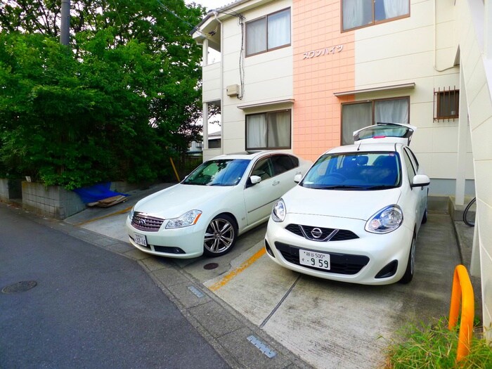 物件外観写真4　(駐車場)