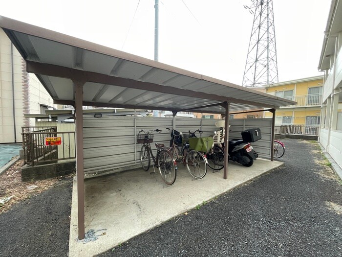 物件外観写真5　(駐輪場)