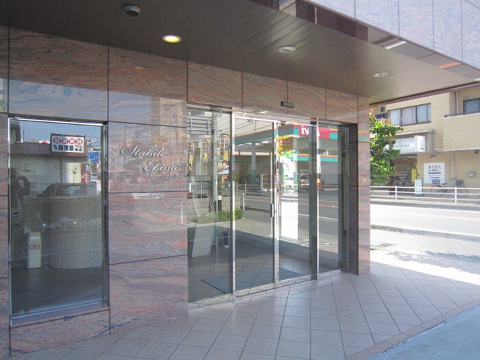 物件外観写真6　(エントランス部分)