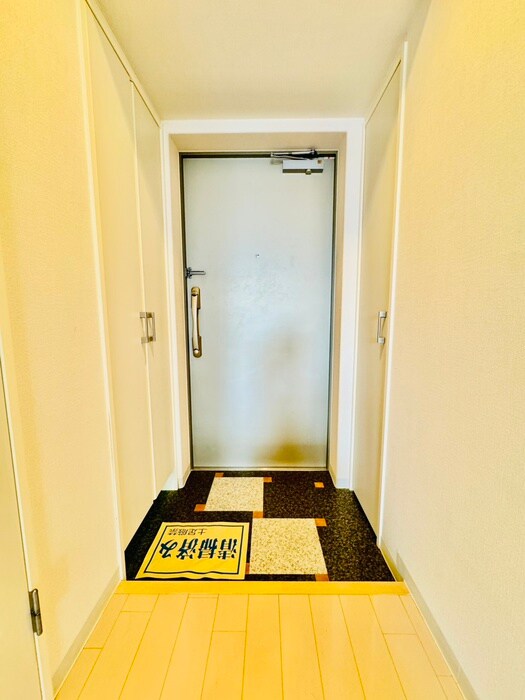 物件内観写真18　(玄関)