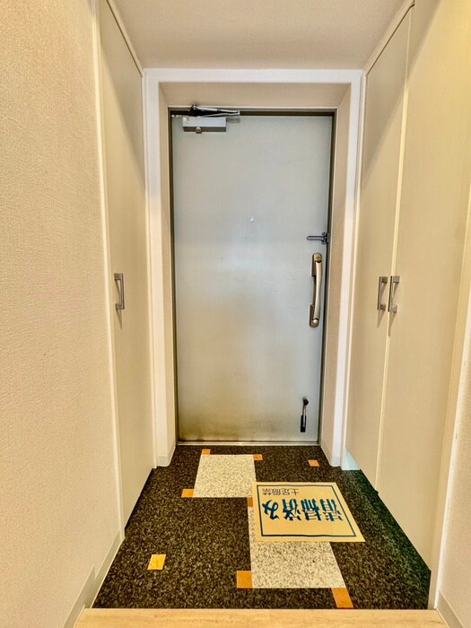 物件内観写真18　(玄関)